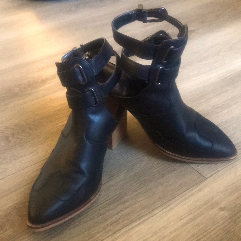 Carlos by Carlos Santana ‘Ayden’ Western Ankle Double Buckle Booties sz7.5